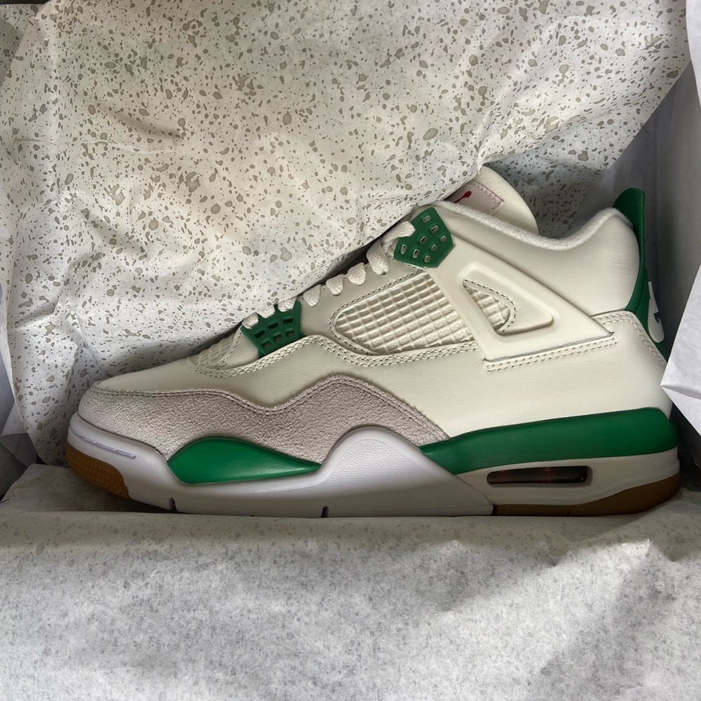 *SOLD* Nike SB x Jordan 4